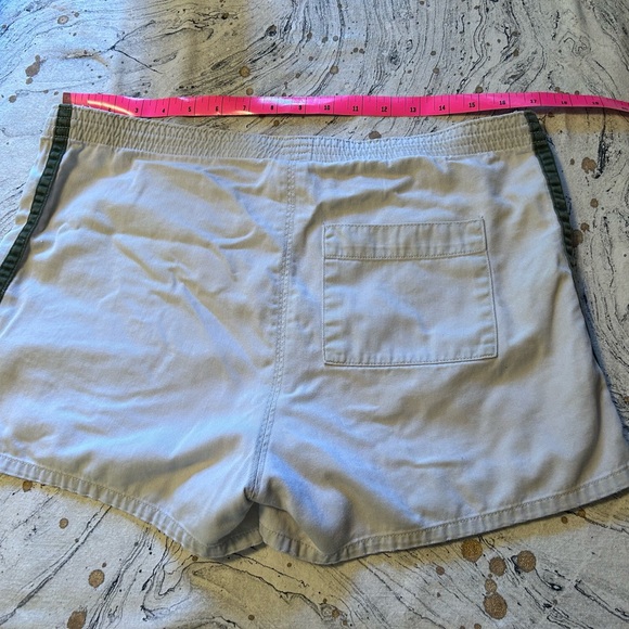 ❌SOLD Abercrombie & Fitch pull on shorts Size Small Tan and Forest Green side - Picture 5 of 7